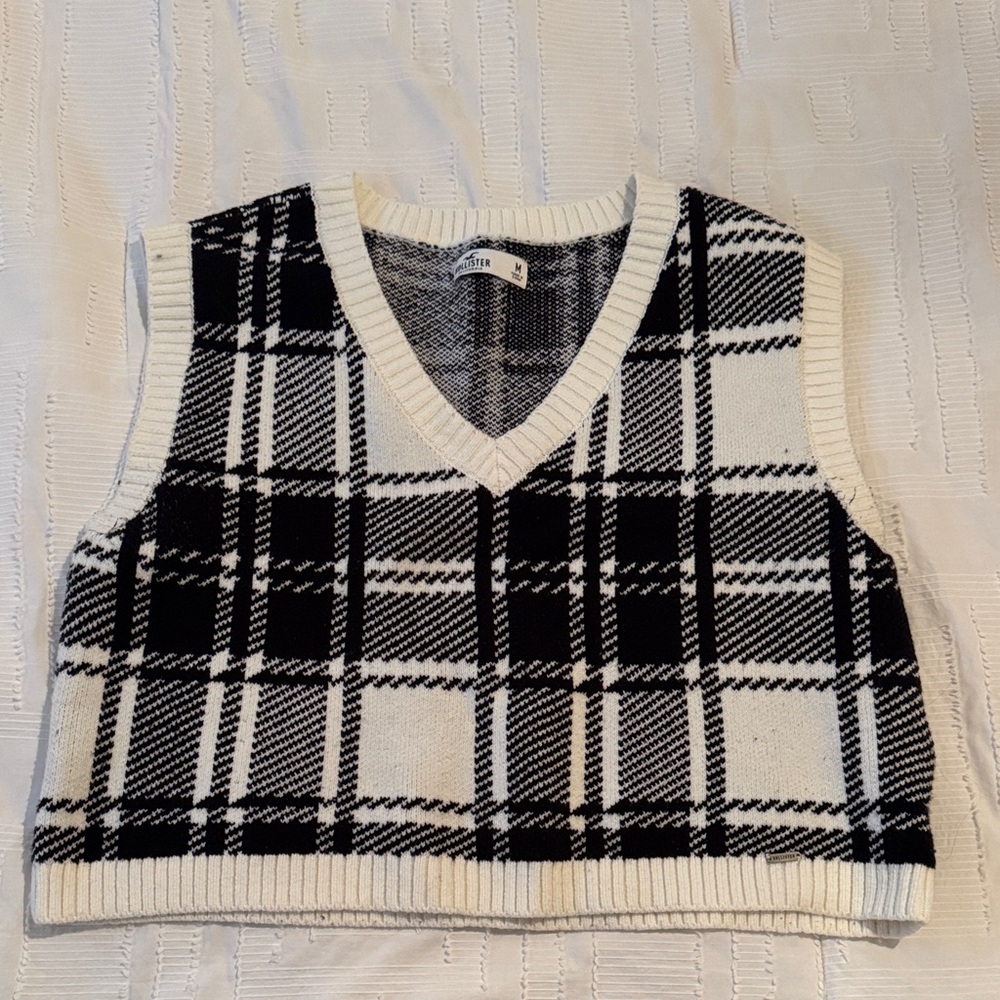 Hollister Black and White Plaid V-Neck Sweater